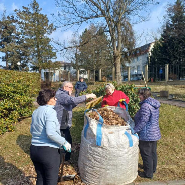 Společný úklid areálu 